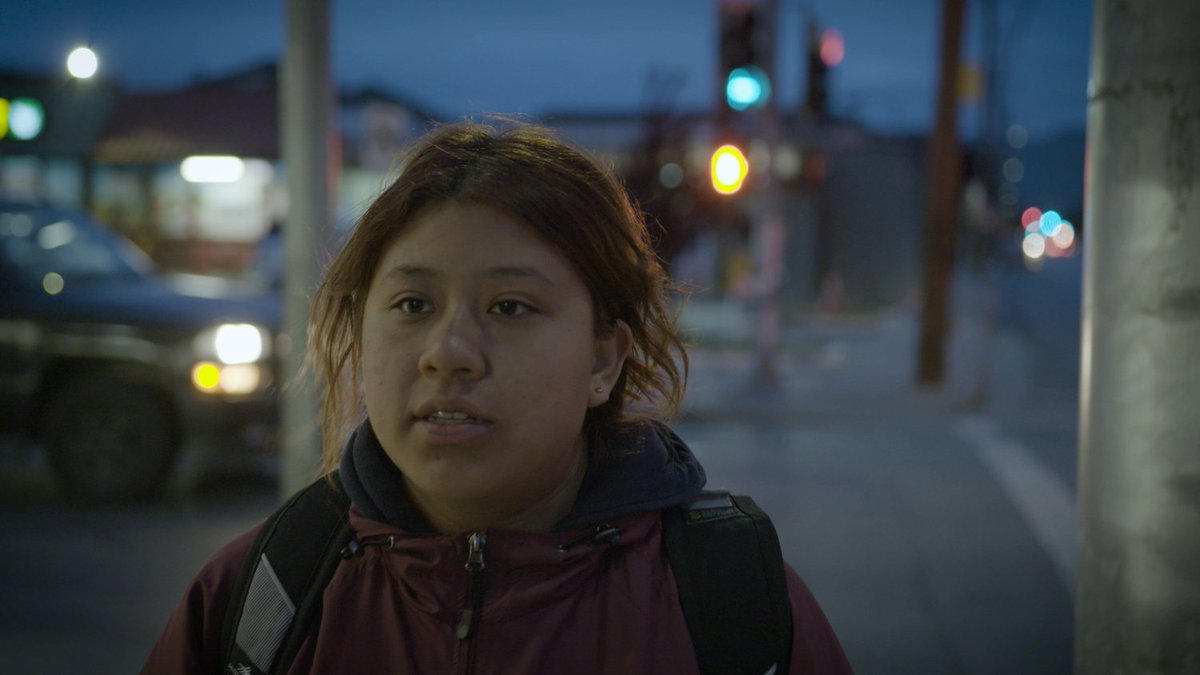 Una adolescente sueña con seguir sus estudios, pero las redadas contra inmigrantes amenazan con separar a su familia.

🎥"Frutos del esfuerzo"
🎤Intervención musical de <a href="/denisegume/">Denise</a> y Yamil Rezc
👥Participan: Emily Cohen e Ivonne Villalón
🗓 Martes 15, 19:30 hrs
📍<a href="/CinetecaMexico/">Cineteca Nacional</a>