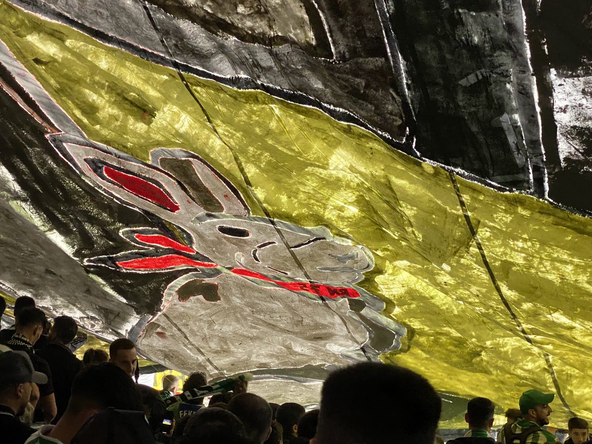 A todos nos ha encantado el tifazo que se sacó de la manga <a href="/GolSur1907/">GOL SUR 1907</a>, pero seguramente muchos de ustedes no os hayáis fijado en este pequeño detalle (y dedicatoria). Fijaos bien en el pañuelo rojo del conejo.