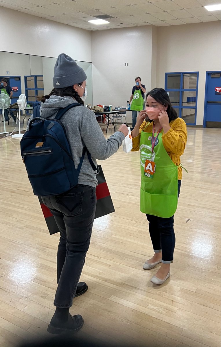SJSUvotes's tweet image. Thank you to the election workers who protect democracy! We also brought candy and thank you notes to the election workers at the vote center on campus for #ElectionHeroDay! #sjsuvotes @sccvote @sjsu