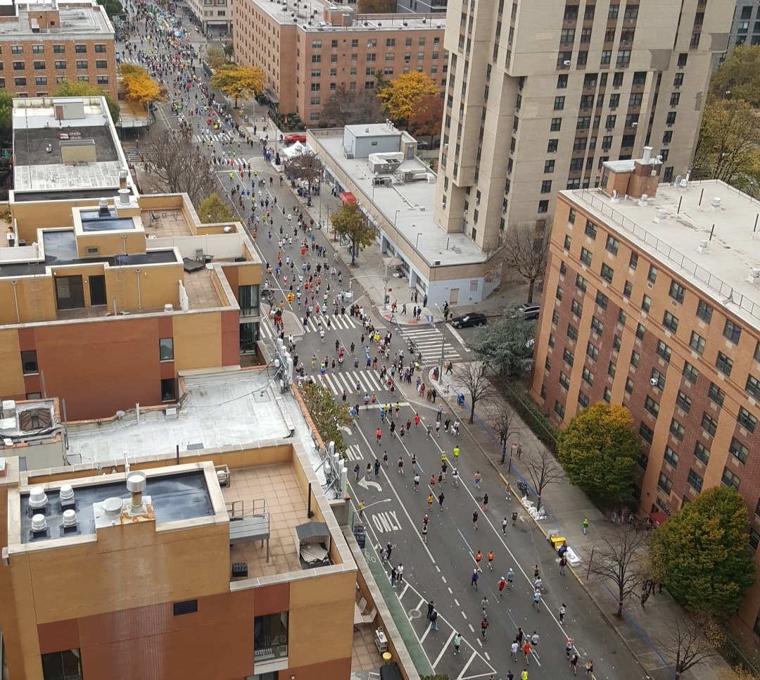paroliro's tweet photo. 75° made for a challenging #TCSNYCMarathon .  Congrats to all participants, families, friends, volunteers, corporate and small biz supporters @nypd @fdny &amp; S P E C T A T O R S!!  It takes a City: ❤ NYC! 
 #eyeinthesky #nycmarathon2022 #adayinmycity https://t.co/GzDibrqw1N