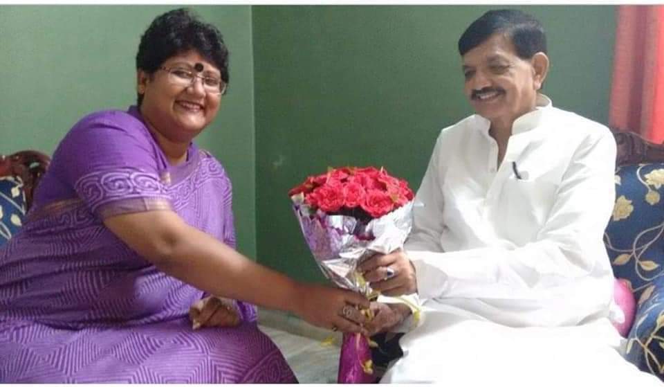 udaykushwahaINC's tweet photo. विनम्र श्रद्धांजलि । 
@INCBihar की प्रवक्ता वरिष्ठ नेत्री श्रीमती जया मिश्रा जी गंभीर बीमारी के कारण अब इस दुनिया में नहीं रही । इनकी मृत्यु से कांग्रेस पार्टी को अपूरणीय क्षति हुई है।  इनकी आत्मा को ईश्वर अपने चरणों में जगह दें एवं उनके परिवार वालों को सहन शक्ति प्रदान करें🙏 https://t.co/B2NiBjWG4J