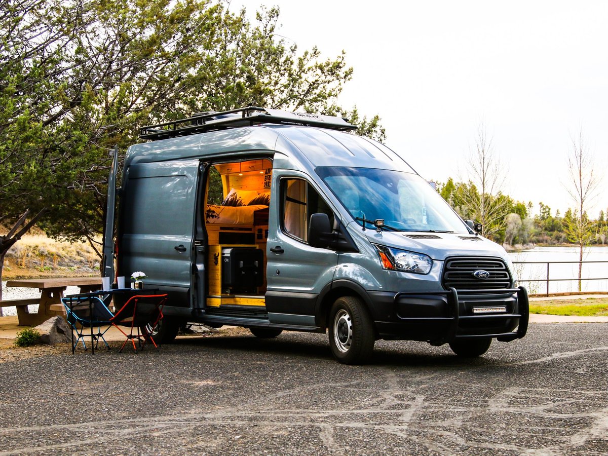 GoodSam's tweet photo. This 2019 Bolt Adventure Campervan is ready for the perfect couple's getaway 🙌 #GoodSamRVRentals https://t.co/xLkFsLHnZq