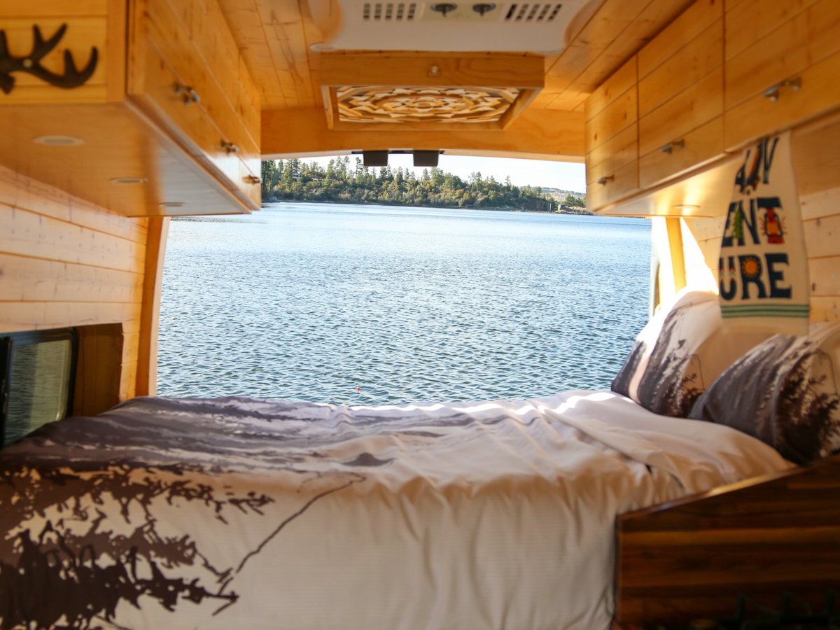 GoodSam's tweet photo. This 2019 Bolt Adventure Campervan is ready for the perfect couple's getaway 🙌 #GoodSamRVRentals https://t.co/xLkFsLHnZq