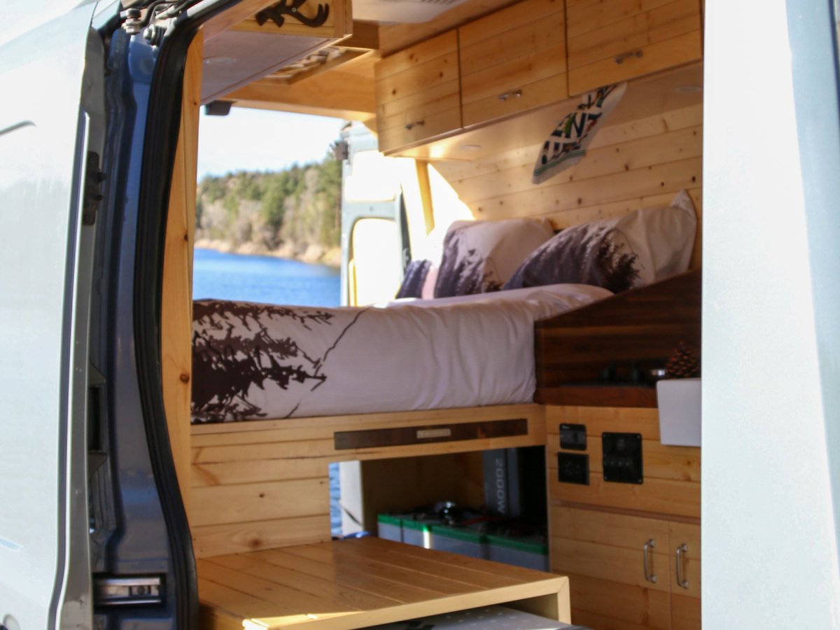 GoodSam's tweet photo. This 2019 Bolt Adventure Campervan is ready for the perfect couple's getaway 🙌 #GoodSamRVRentals https://t.co/xLkFsLHnZq