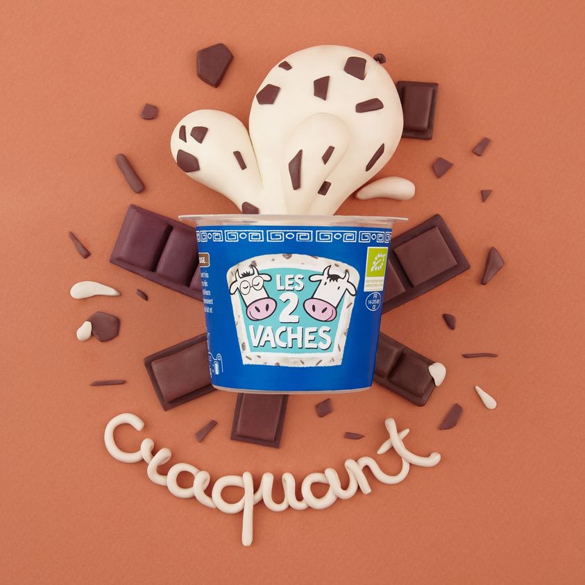 Crémeuh, onctueux et fabriqué sur notre site normand du Molay-Littry : c'est notre nouveau A la Grecque Bio Stracciatella ! 🇬🇷 
#Bio, normand, #équitable et surtout vachement gourmeuuh... Qui va craquer ? 🍫🐄