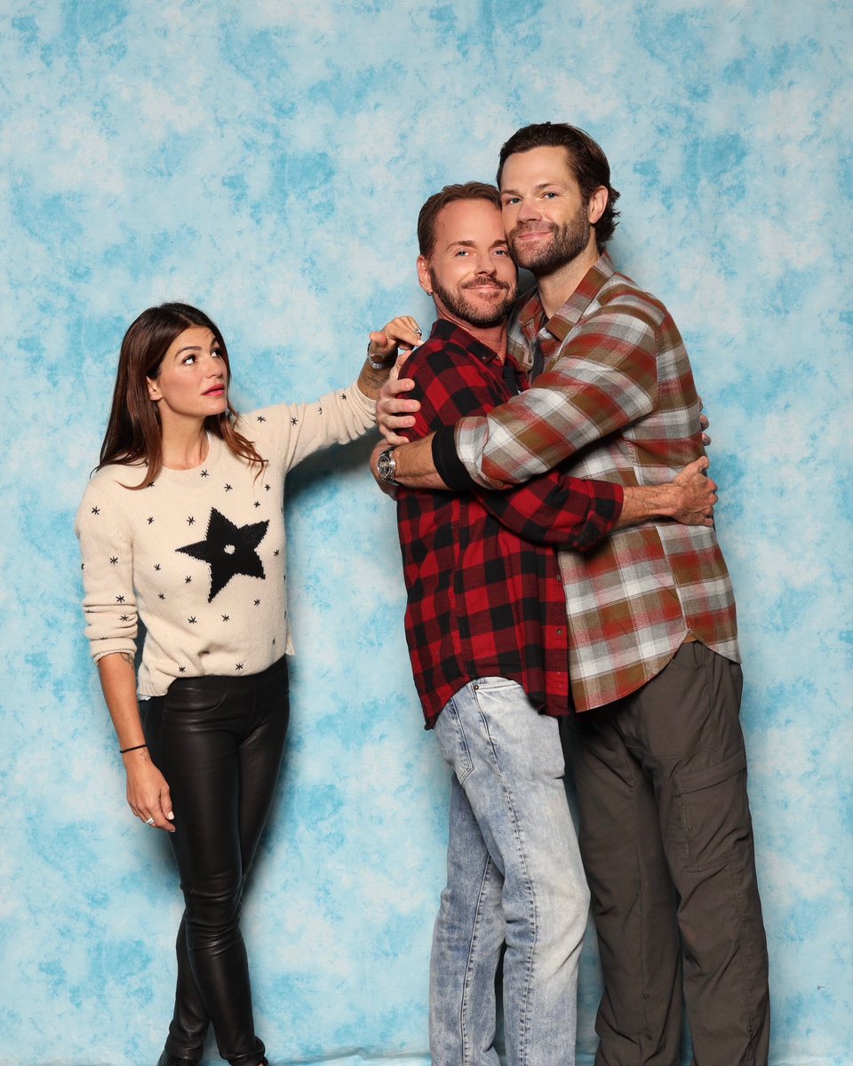 The other photo op I dIid with @jarpad and @GenPadalecki !! 💜
THANKS SO MUCH FOR A GREST TIME AND HAVING FUN IN THE PHOTO OP!  #supernatural #supernaturalfamily  #rhodeislandcomiccon2022  #rhodeisland_fams
