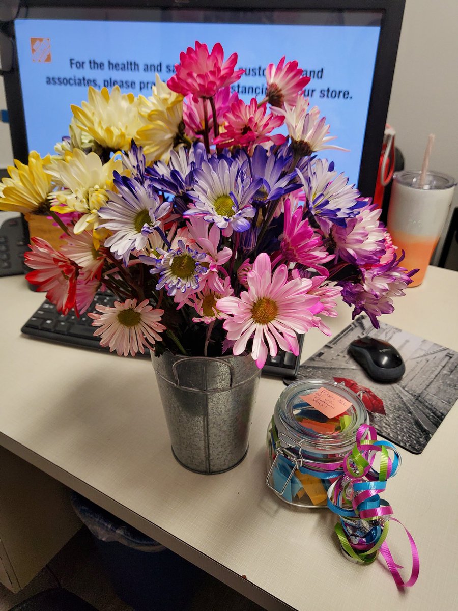 JaySt3venson's tweet photo. ASDS Appreciation week kicks off @hd8994!! Much thanks to my amazing Asds @terricrewse for truly being one of a kind! Flowers, thank you jar and a freshly painted office and decor!! #ASDSAppreciation #D150 #Amazing @NancyHenryTHD @RndmWillSmith @LilyGSV @Longwell2M @LemmaTony https://t.co/WPUmIYbjfb