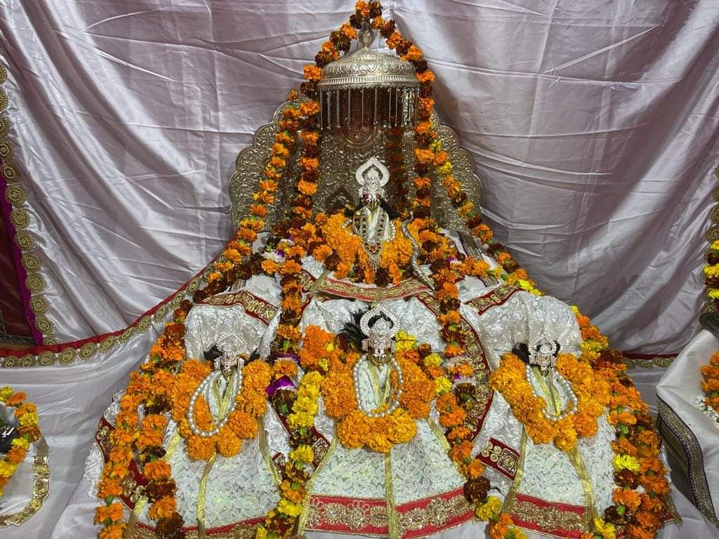 आज सोमवार के शुभ श्रृंगार दर्शन 
श्री रामलला जी के राम जन्मभूमि अयोध्या धाम