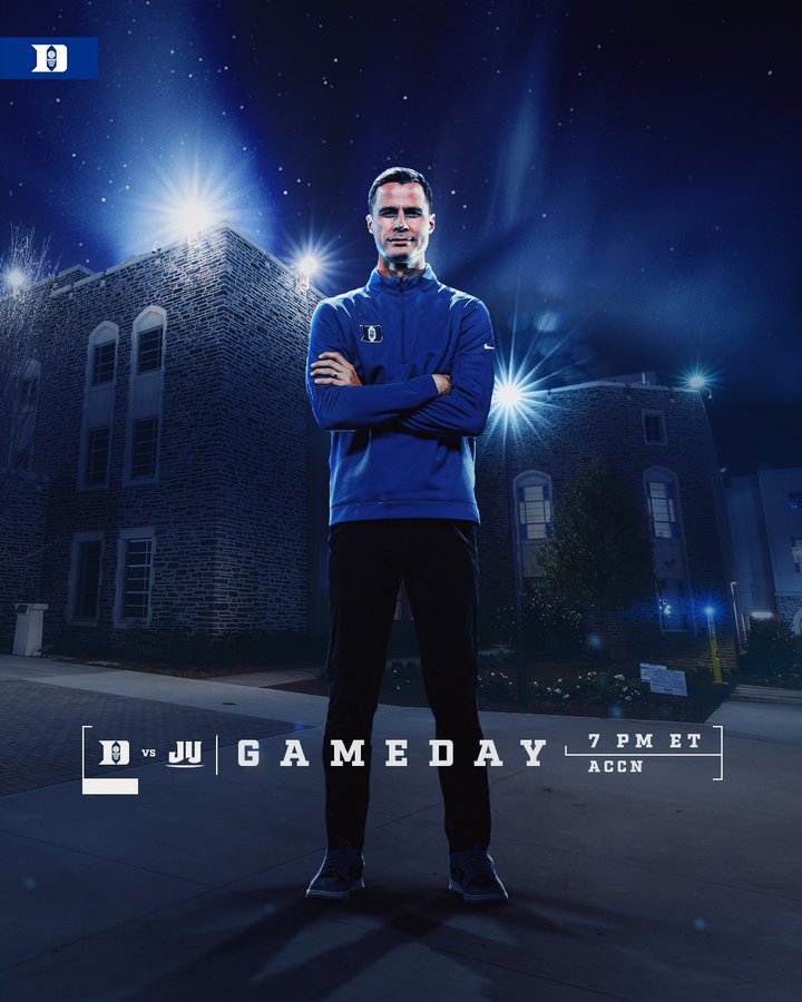 DavideFuma's tweet photo. Forse ce lo siamo dimenticati, ma inizierà la prima stagione di College Basket senza coach Mike #Krzyzewski sulla panchina di #Duke dopo ben 42 anni! Inizia l'era Jon Scheyer alla guida dei Blue Devils 🏀🏰😈
#HereComesDuke #NCAA #MarchMadness https://t.co/vIIqvchYnS