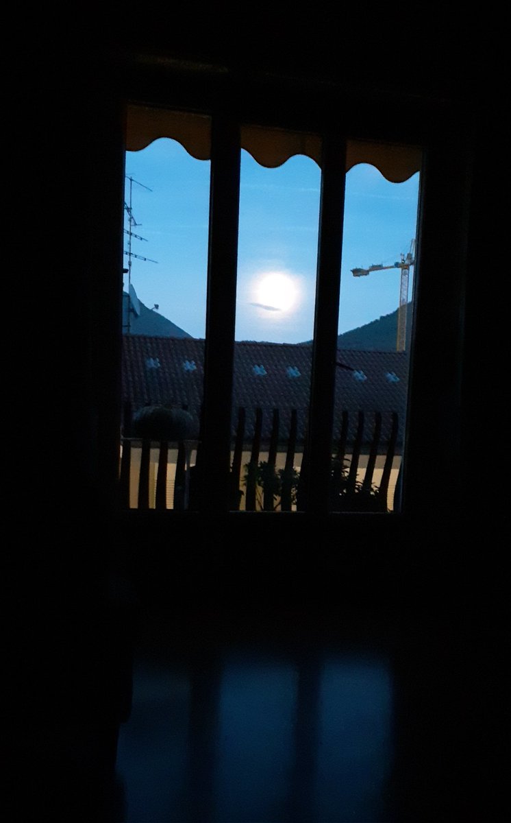 Framiriam1's tweet photo. Provo... lancio un tweet
#guardacheluna https://t.co/cjbU0pWyEU
