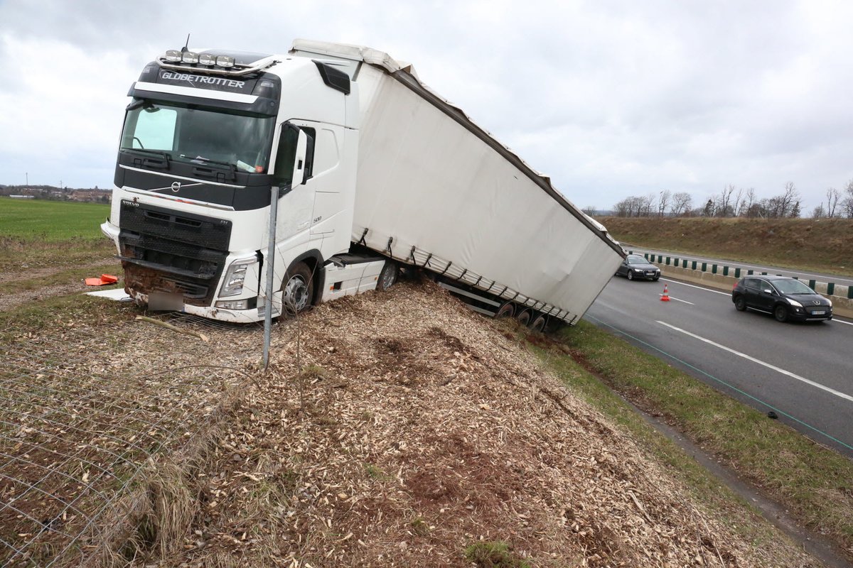 Camion_Pro's tweet photo. #Fahrzeugversicherer planen #Beitragserhöhungen bis zu 20 % zum Ende 2022. @Camion_Pro -Mitglieder bleiben weitgehend verschont.
Mehr unter:  https://t.co/Q1PqSxLDKp
#Lkw #Versicherung #transport #Logistik https://t.co/iSutGgJP1T