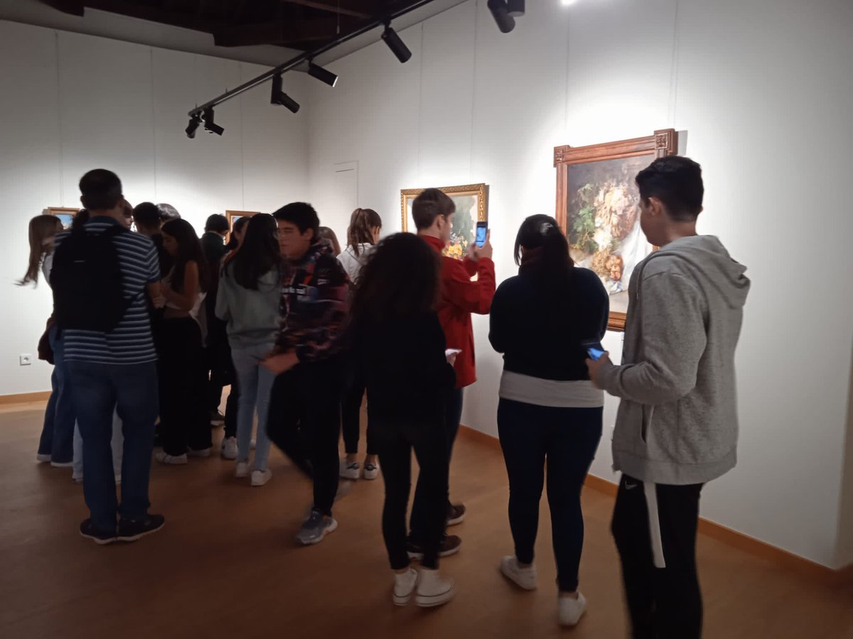 🗓Comenzamos esta semana recibiendo otro grupo de 30 alumnos de 4º de la ESO del IES RAMON ARCAS MECA para visitar la exposición de Pintores Murcianos del S. XIX, el arte que nos precede. 👨‍🎨 
🖼 Es un placer abrir nuestras puertas para recibir a jóvenes lorquinos.