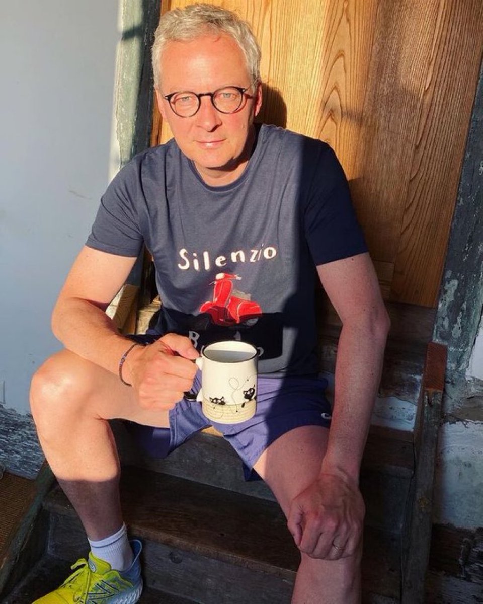 EnModeMacaron's tweet photo. Il parait que Bruno Le Maire ne veut pas que cette photo circule!🤣 https://t.co/cNa6HJnecT
