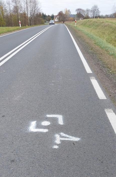 GDDKiA_Szczecin's tweet photo. Na #DK20 w rejonie m. #Sitno pojawiły się znaki geodezyjne - związane są z budową obwodnicy Szczecinka w ciągu #DK20. Wykonawca rusza z pierwszymi pracami, zostały już wykonane wycinki na terenach Lasów Państwowych, wkrótce będą prowadzone na dalszych działkach. #100obwodnic https://t.co/2YGDNQMvUt