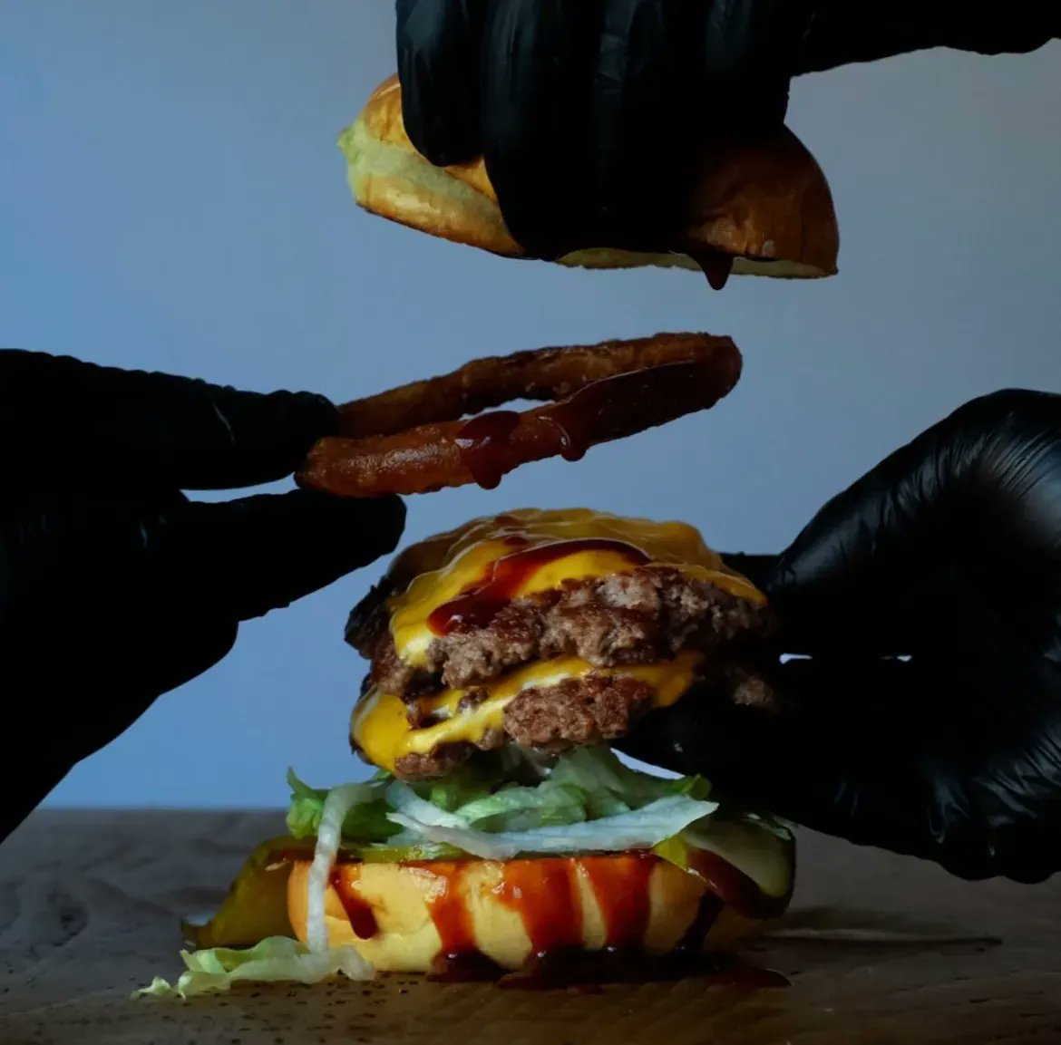BUILDING YOUR DREAM BURGERS SINCE 2015💭🍔
•
•
•

#burgersofinstagram #northyorkshire #burgerporn #yorkshire #scarboroughfood #streetfood #burgerjoint #burgers #scarboroughrestaurants #scarborough #foodporn #foodphotography #foodstagram #instafood #foodlover #yorkshirefood