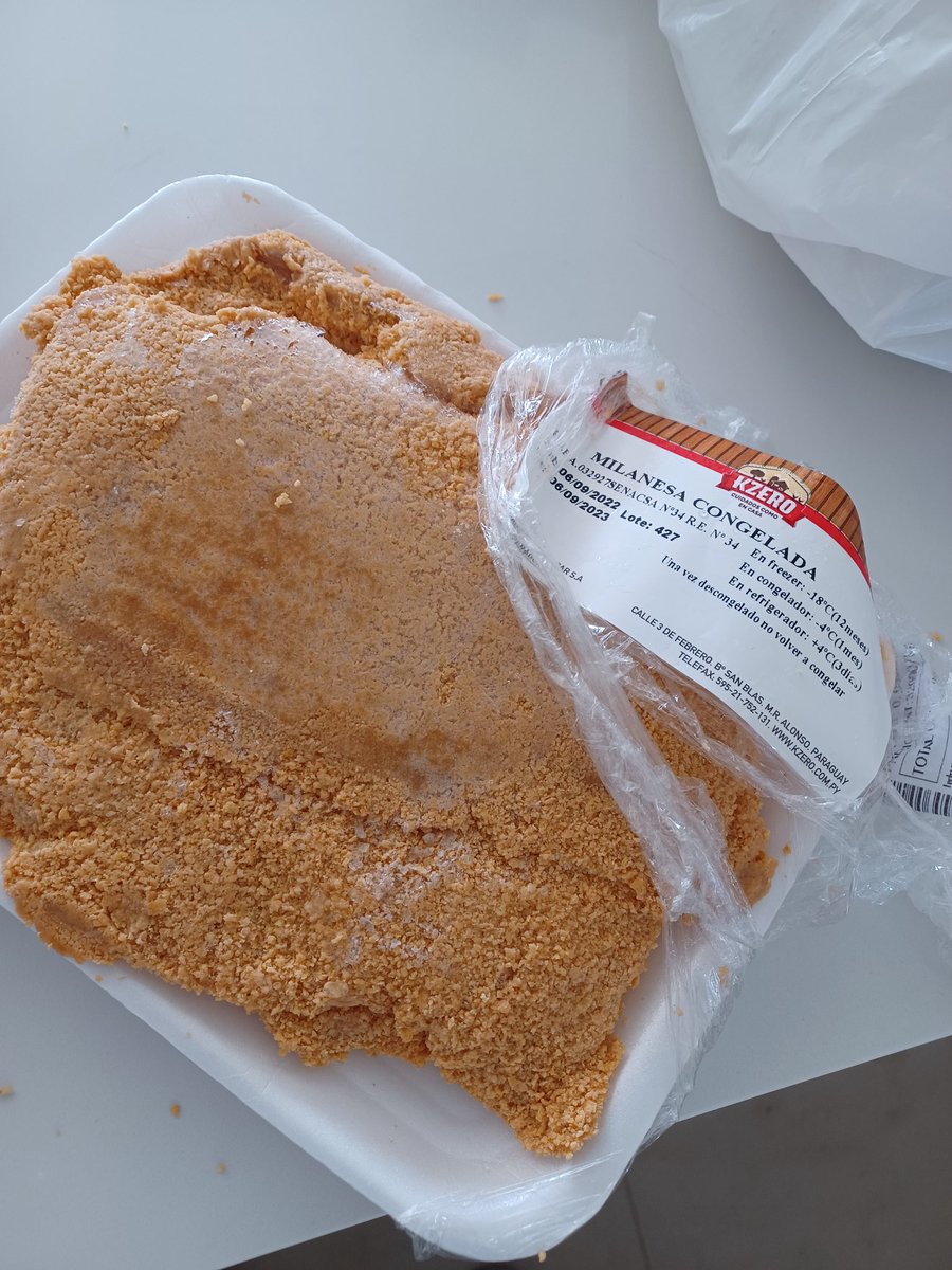 marcepuerta's tweet photo. @PollosKzeropy será que pueden poner un papel film entre cada milanesa o en bolsitas individuales para que no se peguen. Imposible sacar hasta que se descongelan https://t.co/JwKxVgpL3U