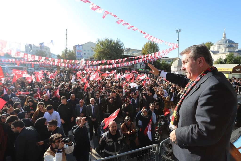Mustafa_Destici's tweet photo. Malatya Mitingimizin hazırlanması ve gerçekleştirilmesinde emeği olan yöneticilerimize, teşkilat mensuplarımıza ve katılım gösteren tüm dava arkadaşlarımız ile vatandaşlarımıza şükranlarımı sunuyorum.

Teşekkürler Malatya https://t.co/rcI1V8fAES