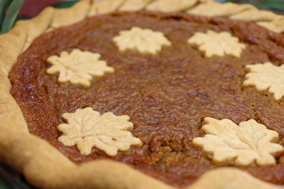 What's your fav?!

🥧Blueberry Pie 
Sweet and slightly tart blueberries fill this classic pie, surrounded by a flakey, buttery crust and topped 
with a streusel crumble.
 
🥧Sweet Potato Pie   
Creamy sweet potatoes and warm spices fill our buttery, flakey pie crust.