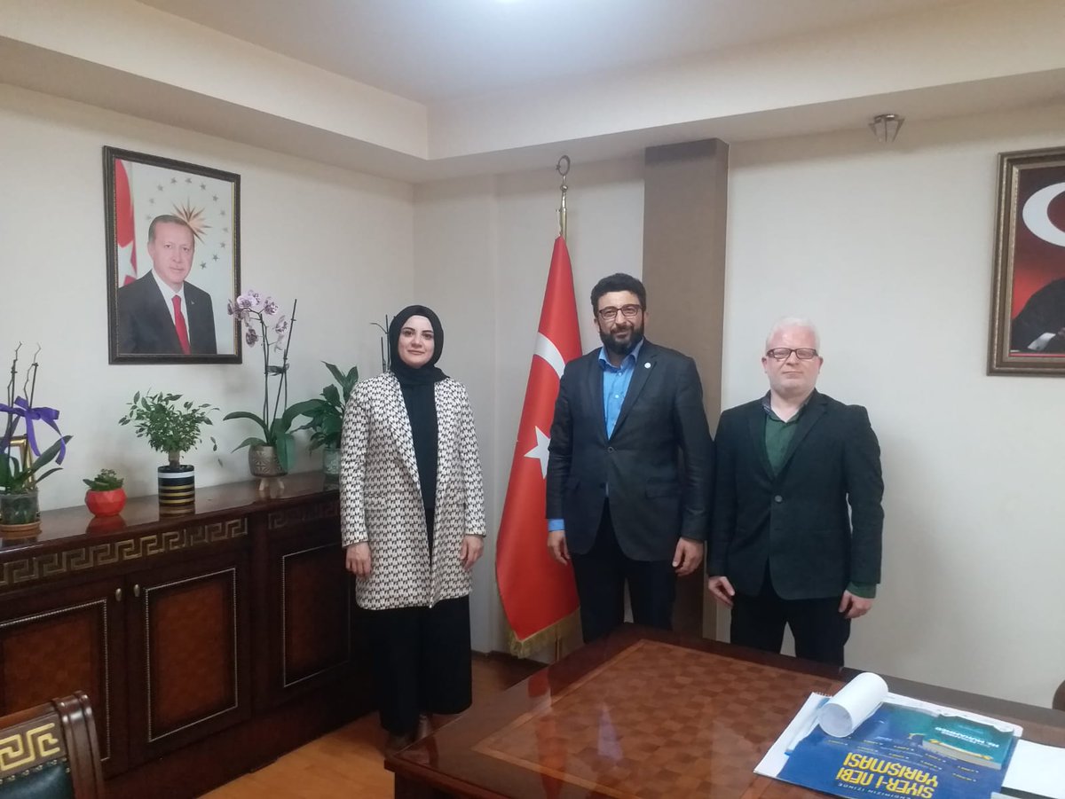 Sincan Anadolu Gençlik Derneği İlçe Başkanımız ve Lise Komisyonu Başkanımız Siyer-i Nebi sınavı çalışmalarımız hakkında İlçe Milli Eğitim Müdürümüz ile görüşme yaptılar. Nazik kabulleri için İlçe Milli Eğitim Müdürümüze teşekkür ediyoruz.