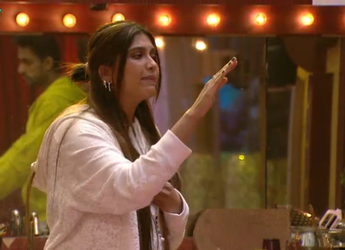 BiggBoss_Tak's tweet photo. Khane ko lekar hui argument/fight mein, kaun laga aapko sahi?

Retweet 🔃 If Priyanka
Like ❤️ If Nimrit https://t.co/qUVEWkiZm4