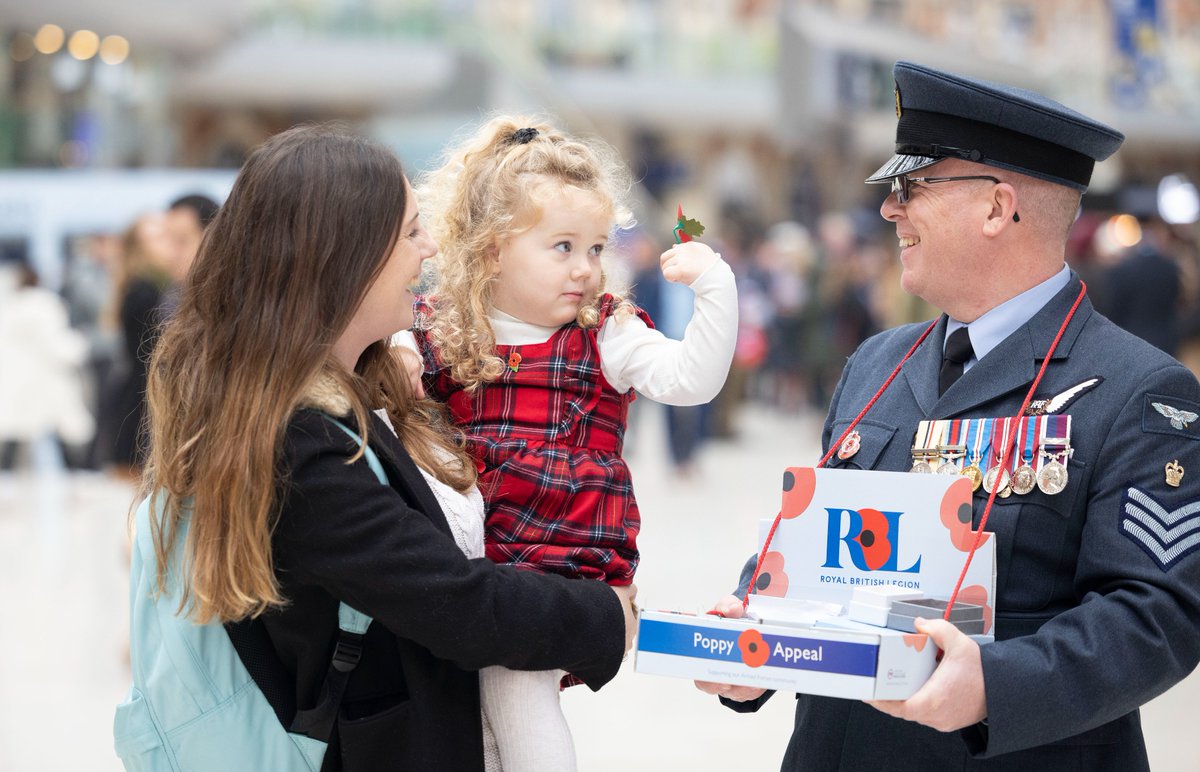 PoppyLegion's tweet photo. We want to say a HUGE thank you to everyone who supported our London Poppy Day last week - and helped us raise an incredible £1 million in a single day!

The money raised will make a real difference as we continue our vital work supporting the Armed Forces community. https://t.co/tH4nQrjjKp
