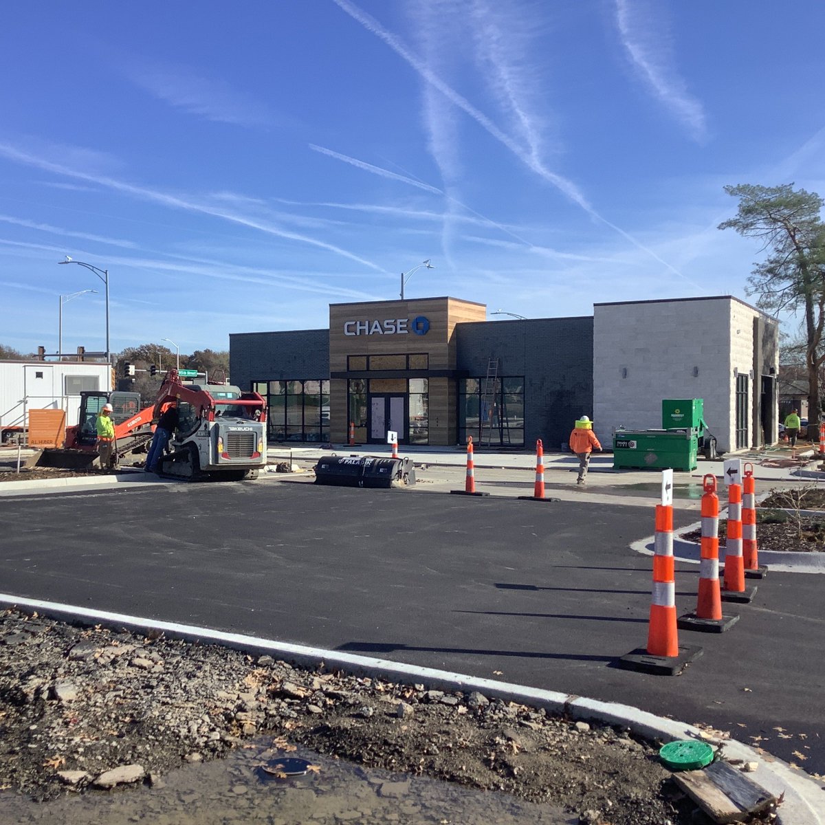 ALHuberGC's tweet photo. Another Chase bank will be finishing soon! #alhuber #bankproject #financialbuilding #chasebank https://t.co/Xt1lKAPzSP