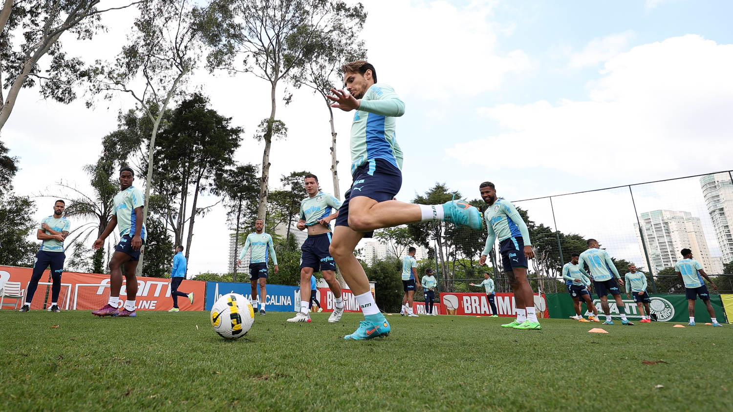 Palmeiras se reapresenta após empate com Cuiabá, e Endrick treina após ser preservado