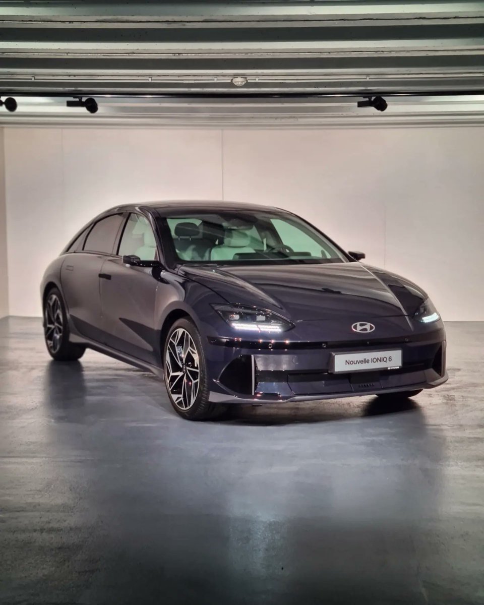 julienrosburger's tweet photo. Pour ou contre le retour des berlines ? 😏 C'est maintenant sur ▹#PoaTv◃ avec cette #Hyundai #ioniq6 https://t.co/M9h1hzb0nW