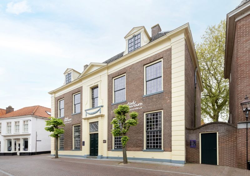 Museumvereniging (@museumverenigin) on Twitter photo De drie nominaties voor de Vriendenloterij Museumprijs 2022 zijn bekend. Met als thema 'Beste Buur' strijden <a href="/CentraalMuseum/">Centraal Museum</a>, @Stadsmuseum en <a href="/schpvrtmsm/">Het Scheepvaartmuseum</a> voor de titel en €100.000. Stemmen kan t/m 27 november via museumprijs.nl/genomineerden. @Cultuurfonds <a href="/VriendenLoterij/">VriendenLoterij</a> De drie nominaties voor de Vriendenloterij Museumprijs 2022 zijn bekend. Met als thema 'Beste Buur' strijden <a href="/CentraalMuseum/">Centraal Museum</a>, @Stadsmuseum en <a href="/schpvrtmsm/">Het Scheepvaartmuseum</a> voor de titel en €100.000. Stemmen kan t/m 27 november via museumprijs.nl/genomineerden. @Cultuurfonds <a href="/VriendenLoterij/">VriendenLoterij</a>