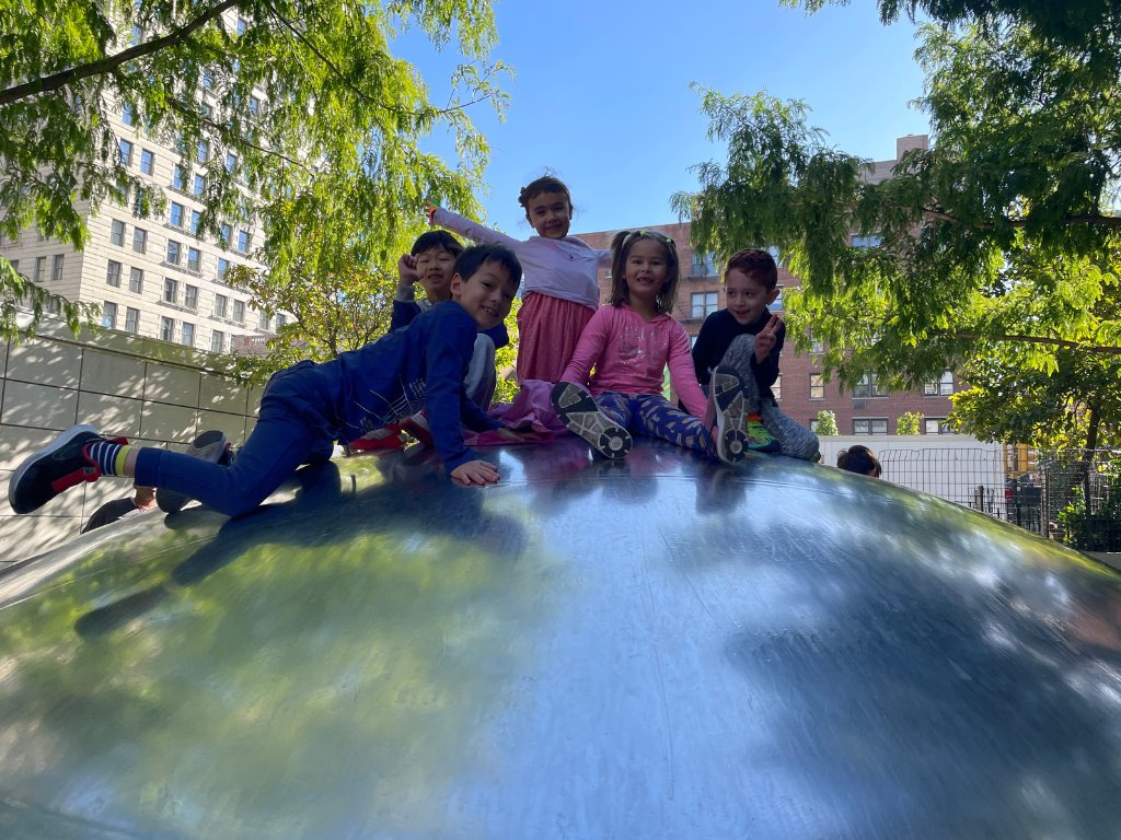 First Grade is currently learning about fruits and vegetables in science class, so they took a field trip to the local farmers' market! Then, they ended the field trip at the Union Square playground, where the kids had a wonderful time enjoying the lovely fall weather.