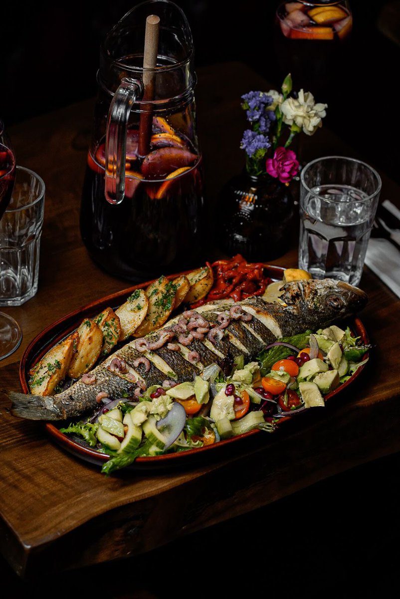 WHAT A BEAUTY 🐟 

A plate of pure freshness l!!!

Come and try our josper smoked, MSC Certified whole seabass, paired perfectly with our fresh Jungle Sangria pitcher. 

Call 020 3556 7916 or email us at Streathamkitchen@gmail.com to make a reservation now 🐠

#London #Streatham