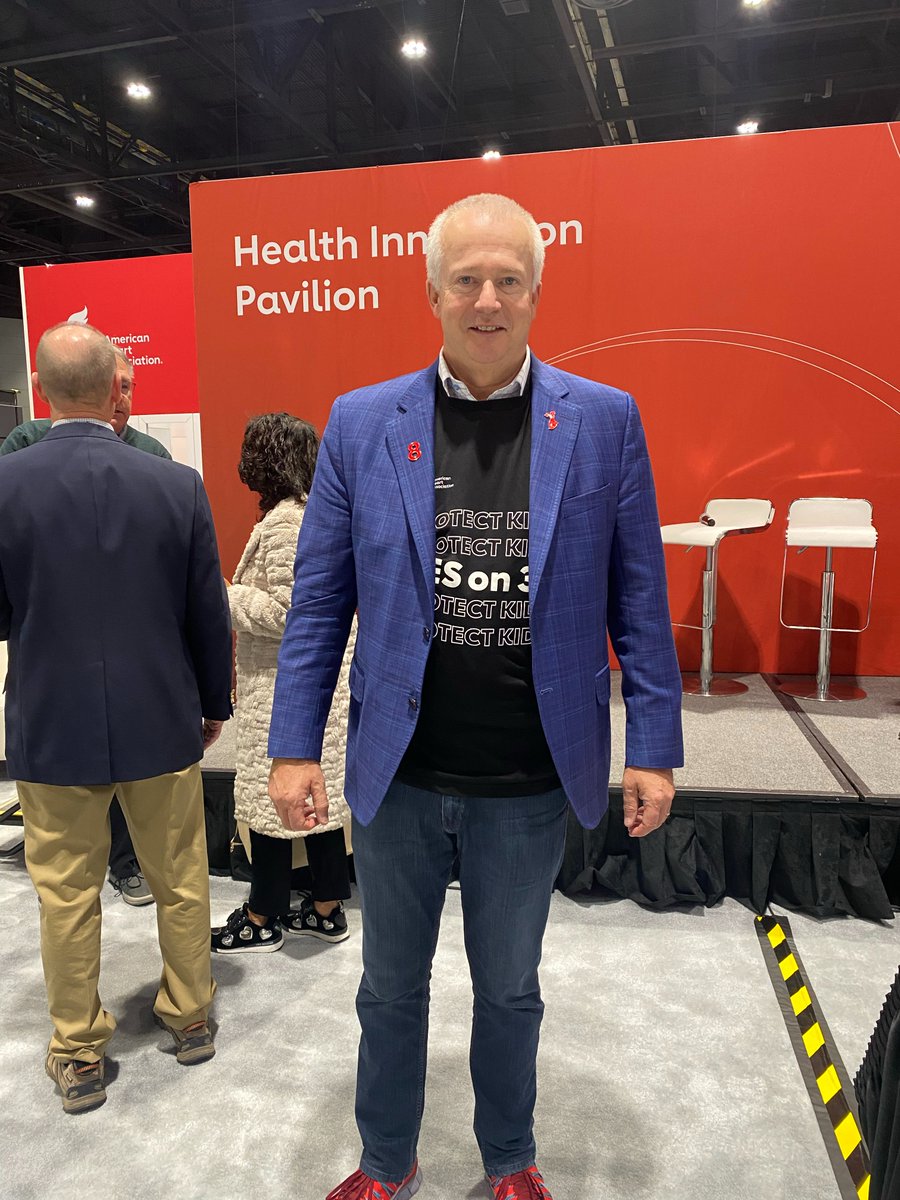 Looking sharp at #AHA22, Dr. <a href="/HeartBobH/">Robert Harrington</a>! 

#Yeson31 in California ends the sale of candy-flavored nicotine products &amp; helps stop Big Tobacco from hooking the next generation.  🚭🍭