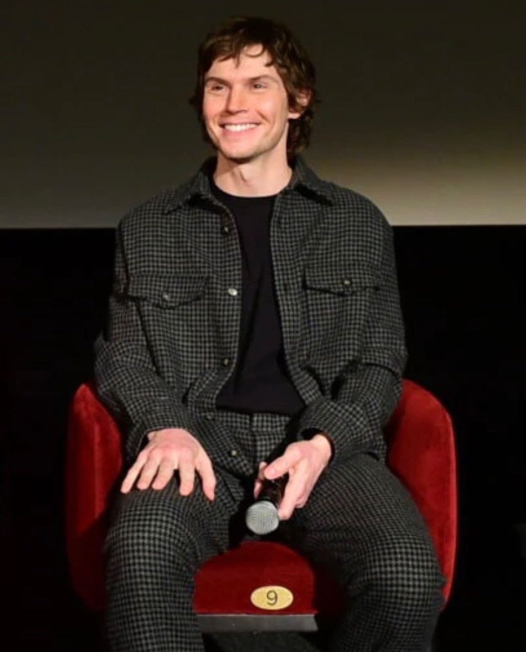 evanlicious on Twitter "HQ Evan Peters at the Dahmer press conference (Oct 29th) https//t.co