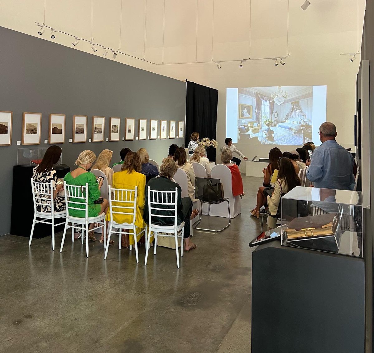 FIRETTIGALLERY's tweet photo. Today @firetticontemporary hosted an outstanding talk by Irina Bokova, one of Sans Compromis founders and French craft expert.
Irina shared her observations and experience in the evolution and trends of interior design.
From colors, tones, bespoke furniture, art and more. https://t.co/UMBsSKdU5V