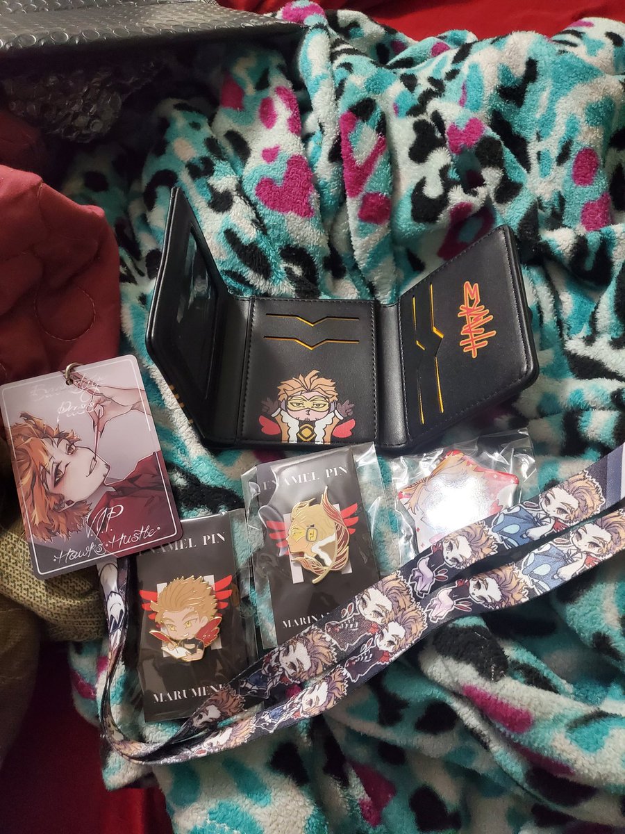 I'm in love with my items 🥰🥰😍😍 <a href="/HustleHawksZine/">HUSTLE: Hawks Fashion Zine (Complete)</a>