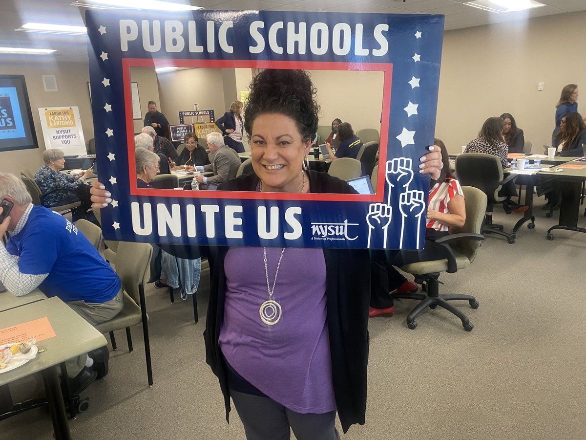 Stopped by @NYSUT’s retiree phone bank to say hello & THANK YOU to our friends making phone calls to help #GetOutTheVote. I couldn’t be more proud to be endorsed by the Teachers union & I even had a chance to meet @AFTunion President @rweingarten #PublicaschoolsUniteUs