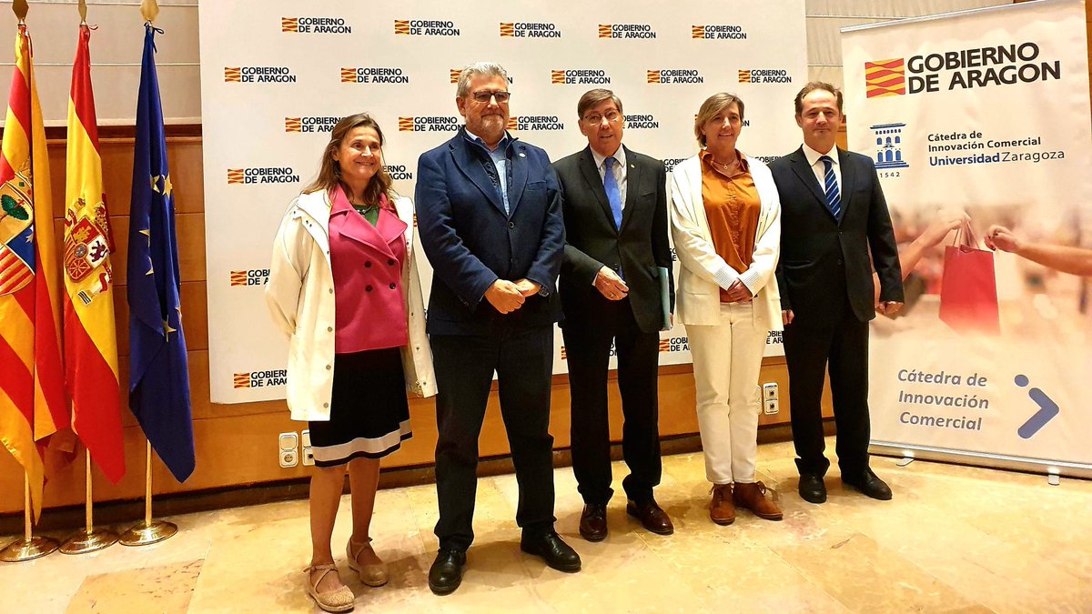 GobAragon's tweet photo. 👥 El vicepresidente @ArturoAliaga_ y el rector de @unizar, @MayoralUnizar, han ratificado el impulso a la Cátedra de Innovación Comercial, "un ejemplo de colaboración público privada. Todos debemos emplearnos a fondo para promover la supervivencia del comercio"

@CatedrasUnizar https://t.co/bECFvh0vos