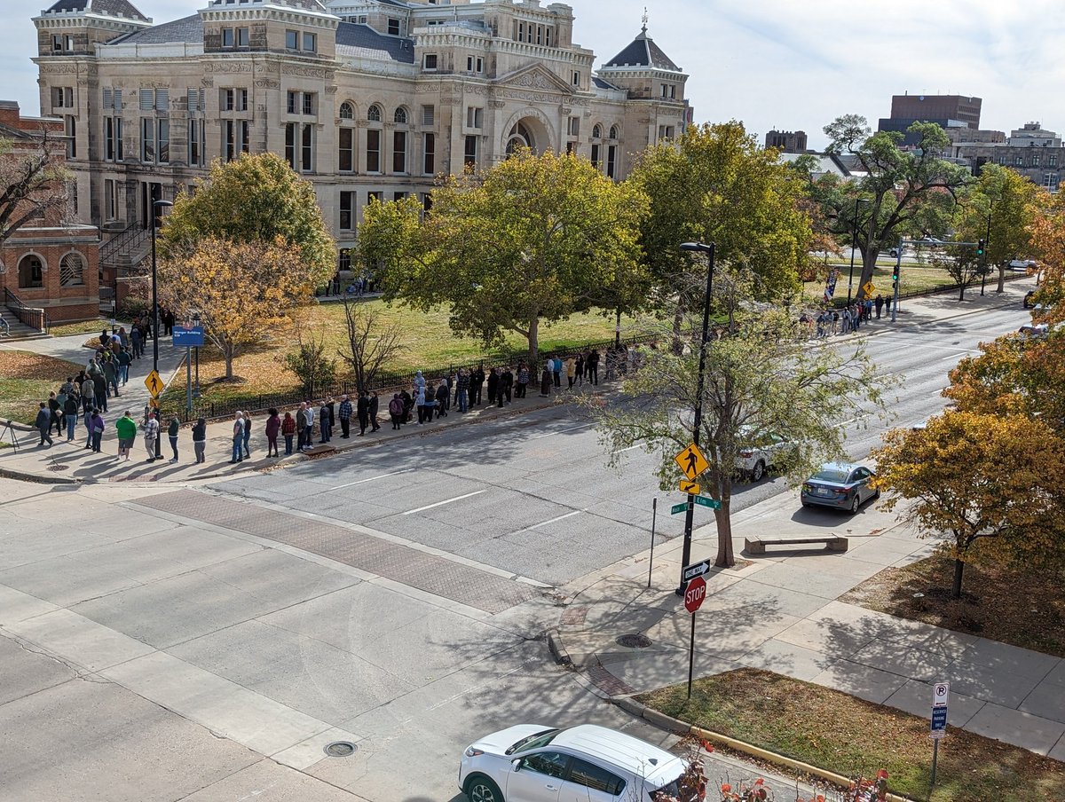 ShawnLoging's tweet photo. Less than 15 minutes left to vote early in-person and there's a long wait for voters outside @SedgwickCounty Election Office. @KWCH12 #ElectionDay #campaign22 https://t.co/dEcvlYx3jM