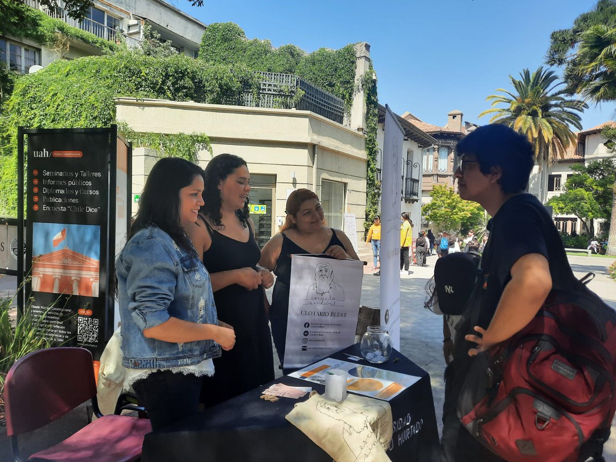 esclotarioblest's tweet photo. Durante la mañana de hoy, participamos en un stand informativo dando a conocer nuestro trabajo e invitando a participar a compañeros y compañeras para el próximo año.
Gracias a nuestras compañeras que participaron a nombre de la Escuela y a quienes se nos acercaron a conversar! https://t.co/DyyUfQasE2
