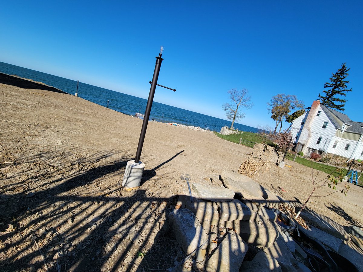 Sourine3's tweet image. 9 lamp posts.  My favorite numbers 6, 8 &amp;amp; 9. #mybackyard #foreverproject