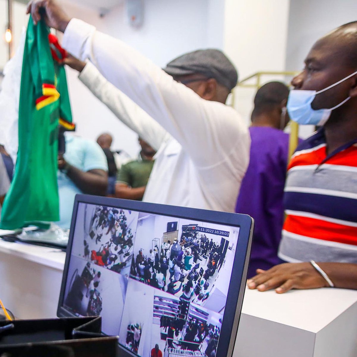 SamuelEtoo's tweet image. They’re here! 🇨🇲 Thank you to everyone who came to buy their jersey in support of the Indomitable Lions. Less than two weeks to go. #AllezLesLions