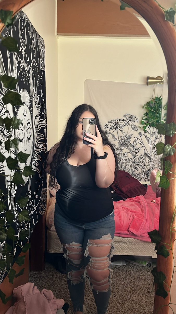 111kaay's tweet photo. My birthday is next month help me pay for my Vegas trip daddy 😫🫶🏼🥺 #milf #mommy #babygirl #thick #bbw #twerkvids #thickthighs #sellingcontent #buyingcontent #horny #wet #dickrates #paypig #gfe #nsfwftwt #nswfgirl https://t.co/unjQQ3KtUn
