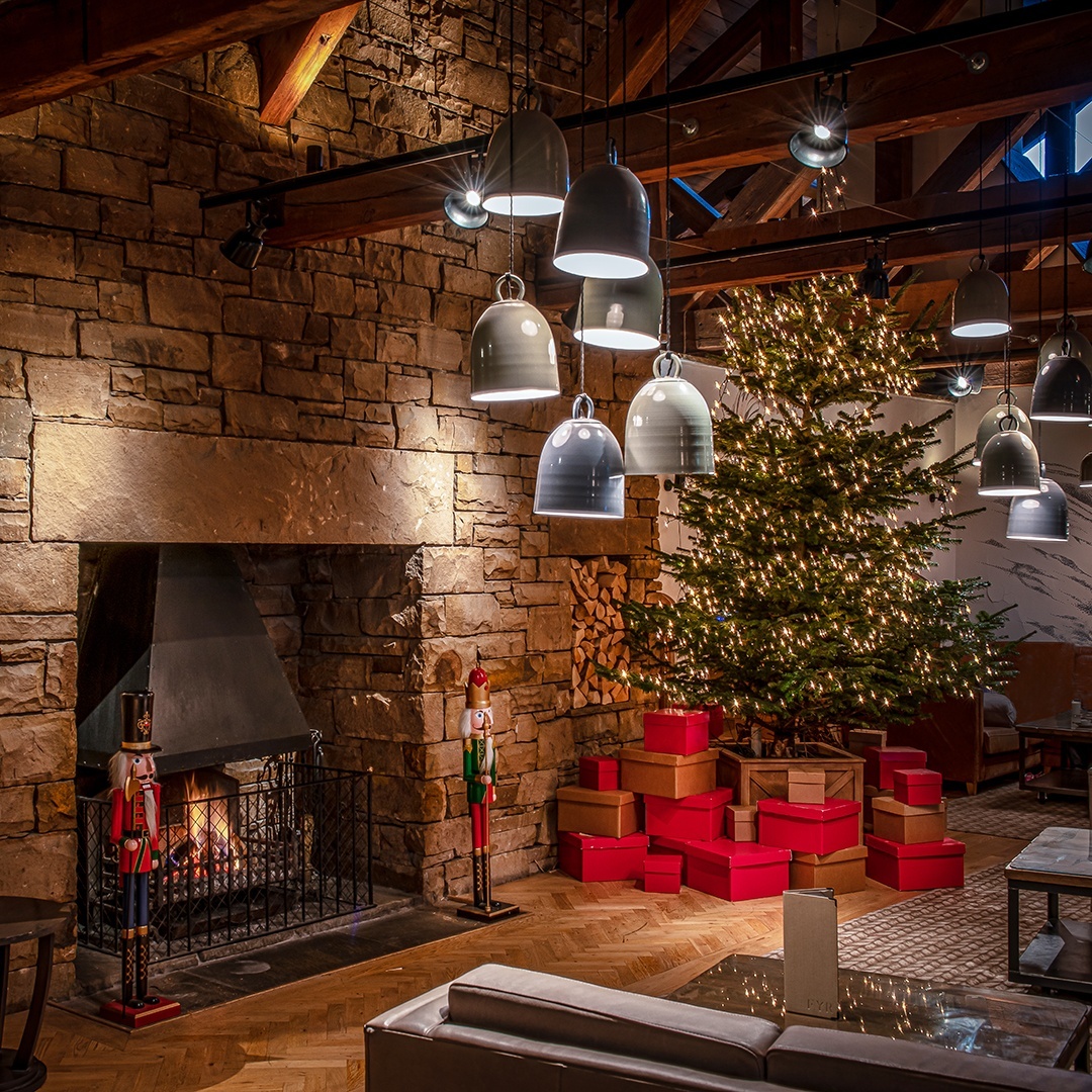 The holidays are just around the corner...and we're getting really excited! Soon we'll deck the North Lakes halls and begin our countdown to Christmas. Who's already put their decorations up? 🤭 

#Christmas #ChristmasinCumbria #LakeDistrictChristmas