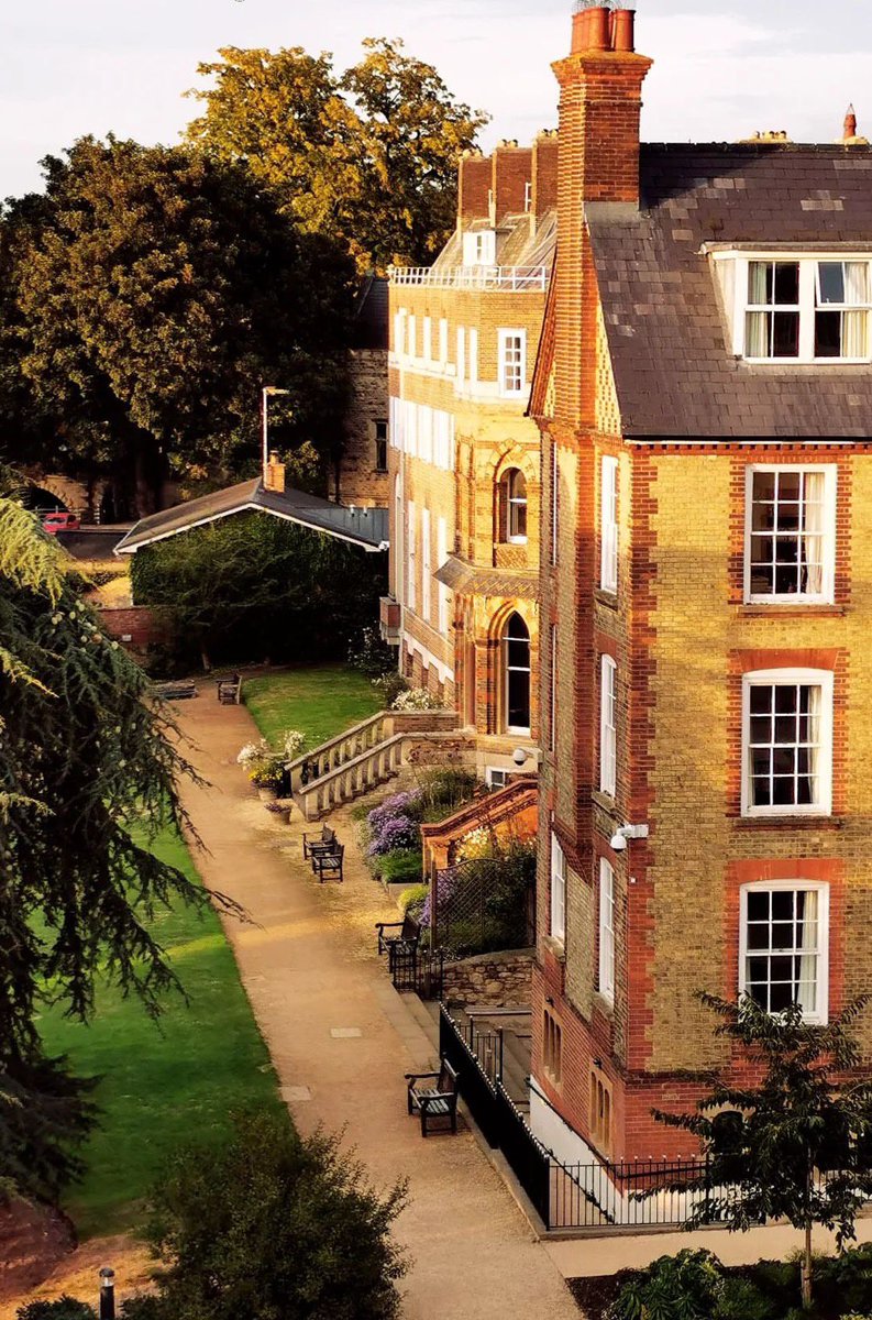 hilda_beastoxf's tweet photo. St Hilda’s Giving Day is coming! On 10-11 Nov celebrate our College, take part in fun challenges, and donate to support our students. Let us know why YOU #LoveHildas – if 20 people do so, an alumna will donate £2,000!
https://t.co/lr0ZRdb0dB
Photo: Yuan Yin, DPhil Mathematics https://t.co/2tLMz5KLhb
