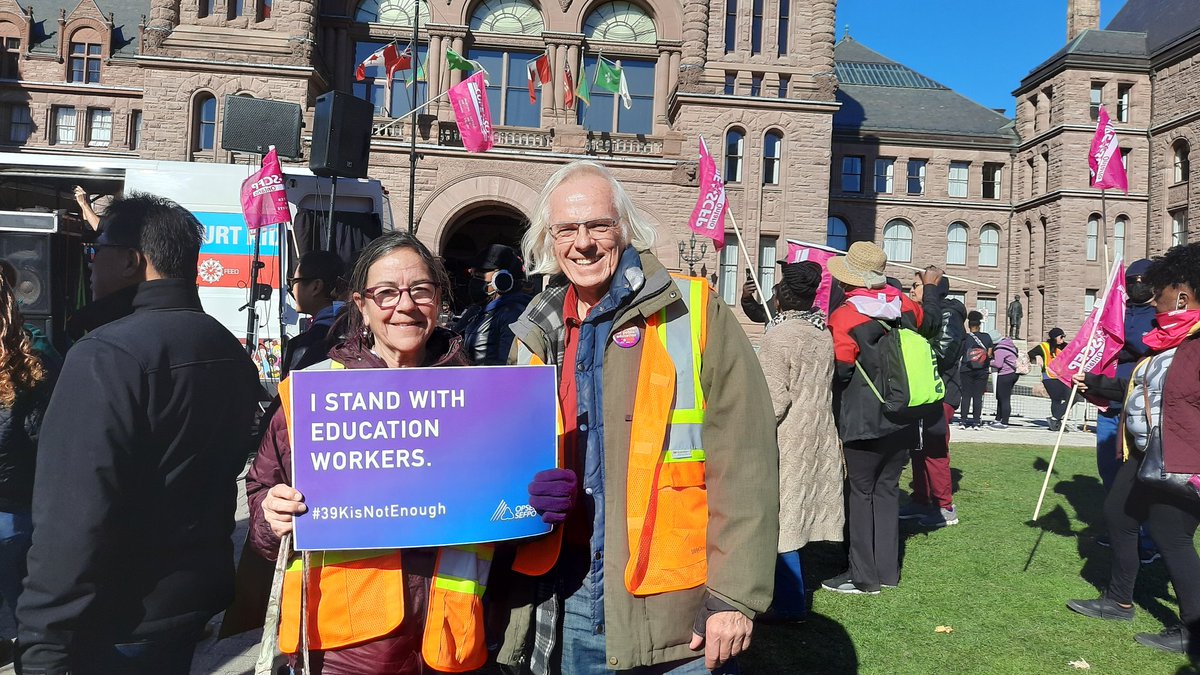 This is what democracy looks like! Education workers are on 🔥 #39kIsNotEnough #ontedsolidarity @CUPE4400 @osbcucscso @torontolabour @UFCWCanada