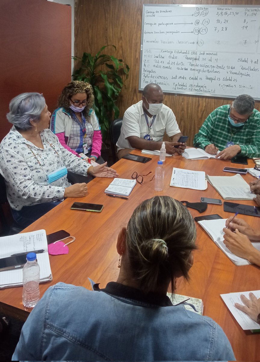 Edu_Caracas's tweet photo. Activos iniciando la semana con la valoración de los procesos logrados hasta ahora y seguimos avanzando. Reunión con nuestra directora de la Zona Educativa de #Caracas @gracielamarilis siguiendo las líneas de @_LaAvanzadora @MPPEDUCACION en la transformación educativa https://t.co/LgcOImZjJL