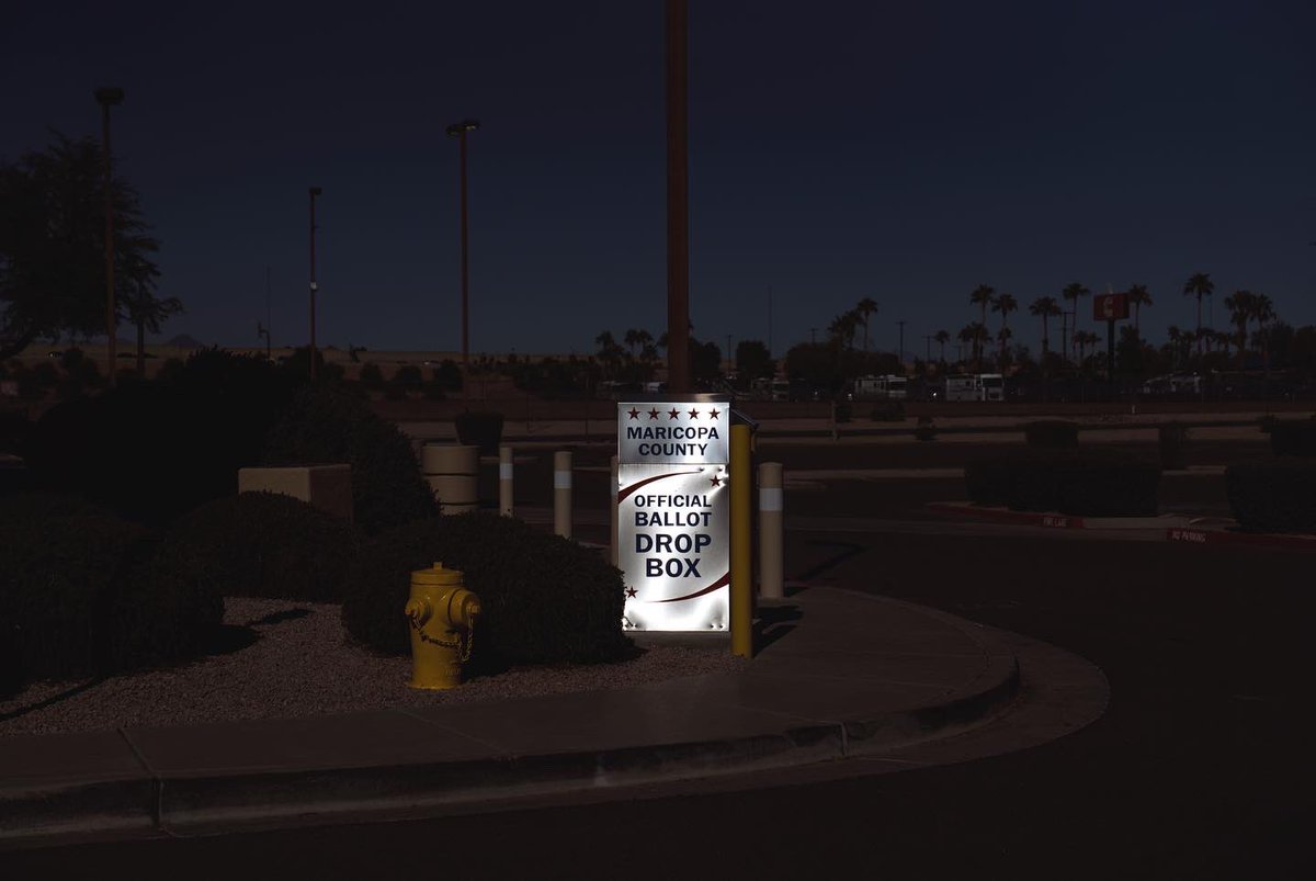 ericthayer's tweet photo. Midterm Election. Phoenix, AZ @washingtonpost @WashPostPhoto https://t.co/fufNbcCRVN