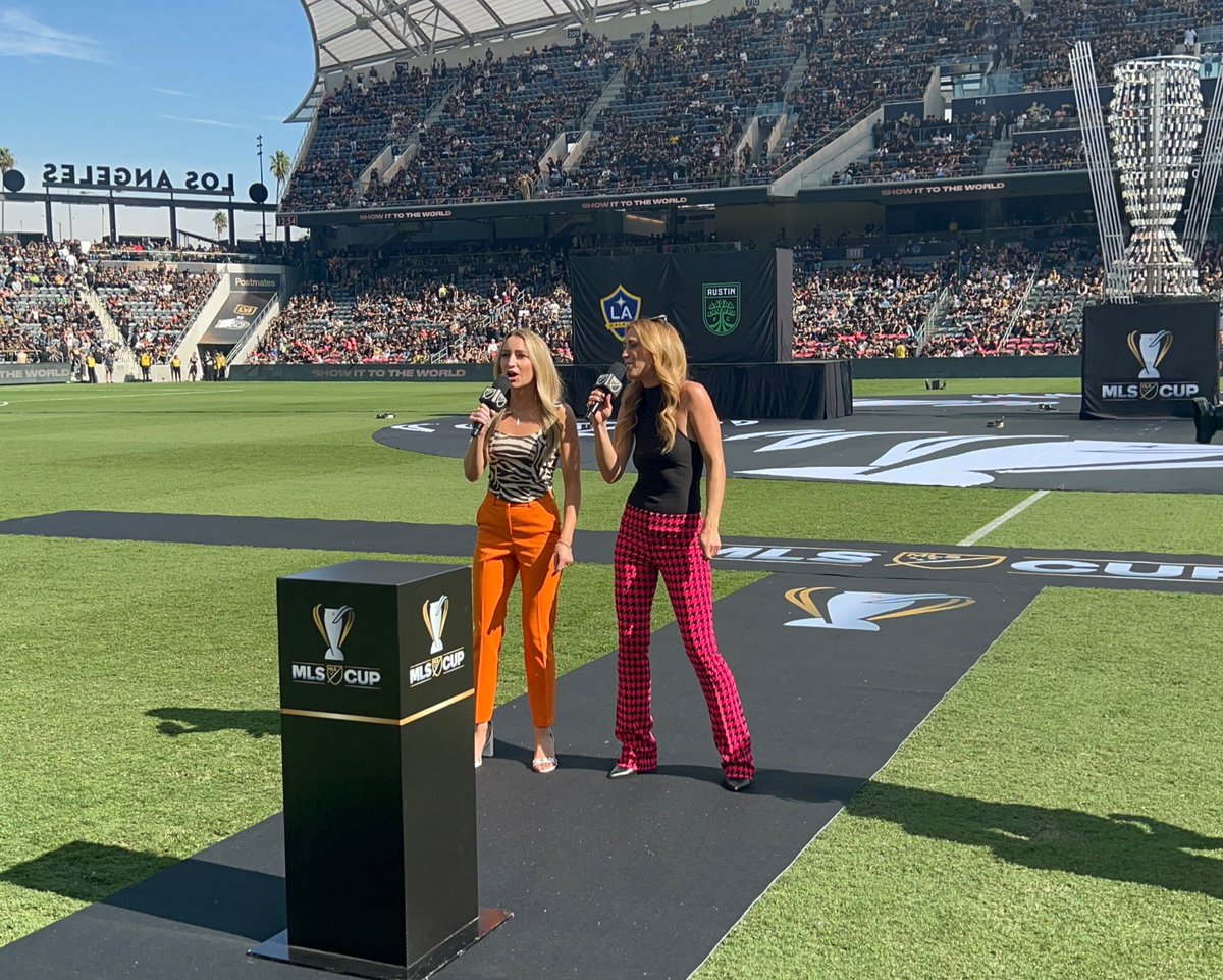 JillianSakovits's tweet image. Fireworks on every level. Wildest final ever, Gareth Bale dunk, Magic Johnson, Will Ferrell, John McCarthy hero, PKs and kicking off #MLSCup from the field…LA you were pretty cool 🪄🏆🧡