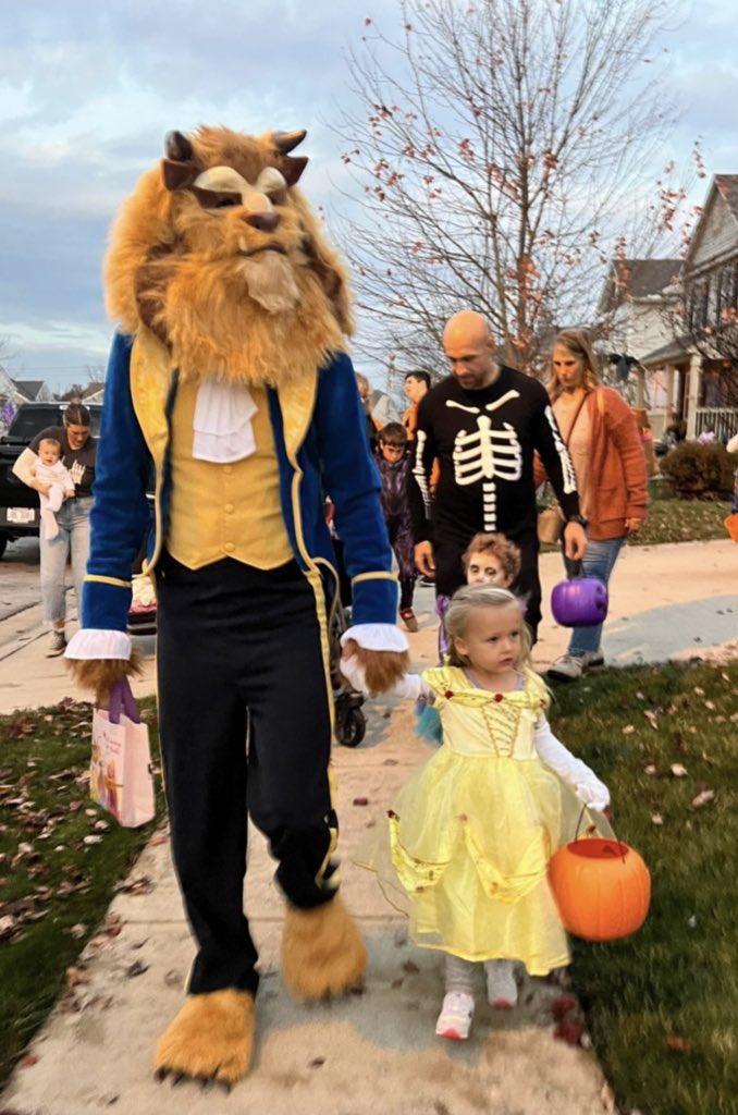 softestbandito's tweet photo. they aren’t even just father and daughter but literally best friends. they literally come as a pair 🙁❤️🙁❤️ https://t.co/lwi00cZ4KU