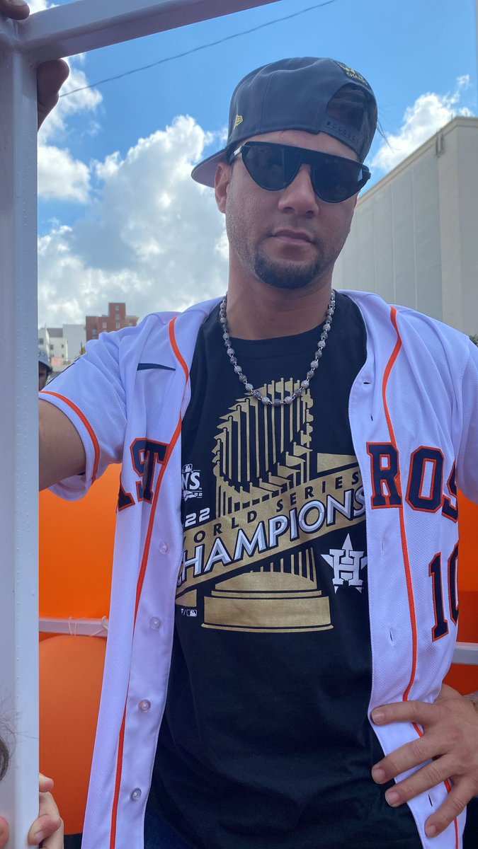 el_yuly10's tweet image. Let’s do this H-Town 🏆🟠💥👊🏽#LaPiña🍍🇨🇺🇺🇸#PiñaPower